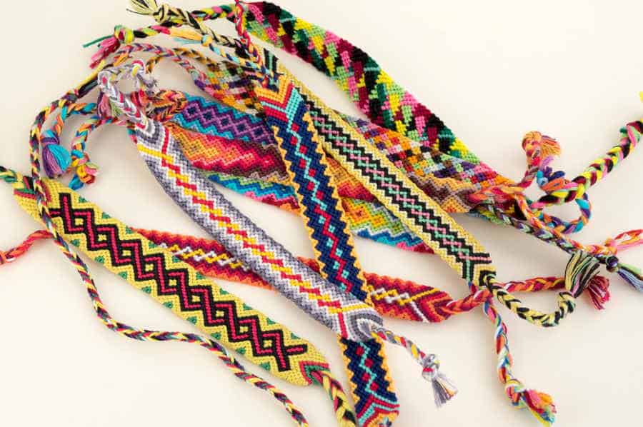 Geknüpfte Armbänder (depositphotos.com)