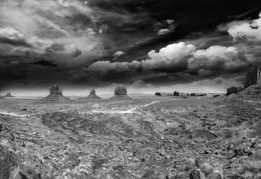 Landschaftsfoto Schwarz Weiß (depositphoto.com)