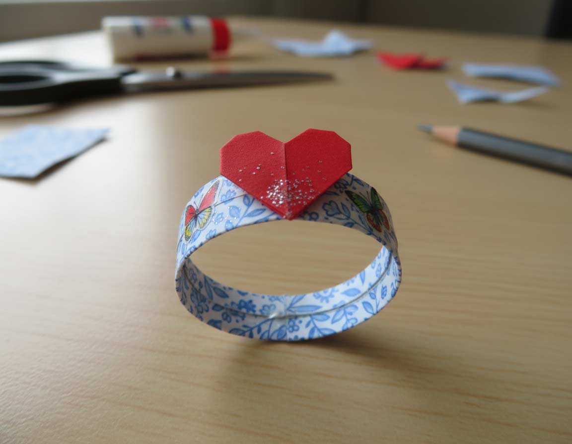 Ring aus Papier selbstgebastelt Ring aus Papier selbstgebastelt